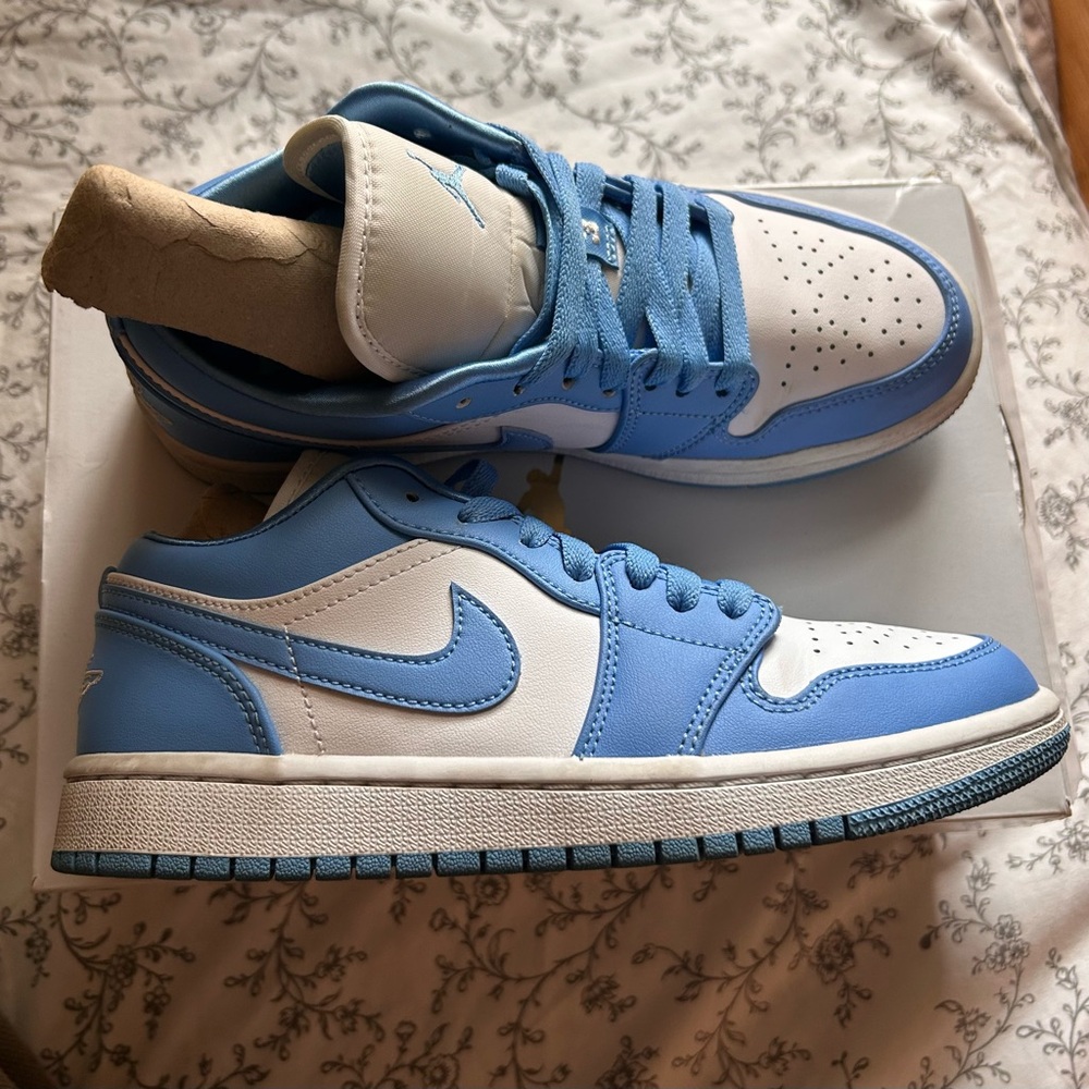 Nike Air Jordan 1 Low University Blue and White size 6.5